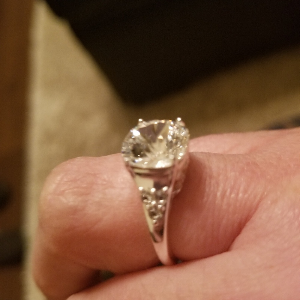 Ring - Picture 3 of 4